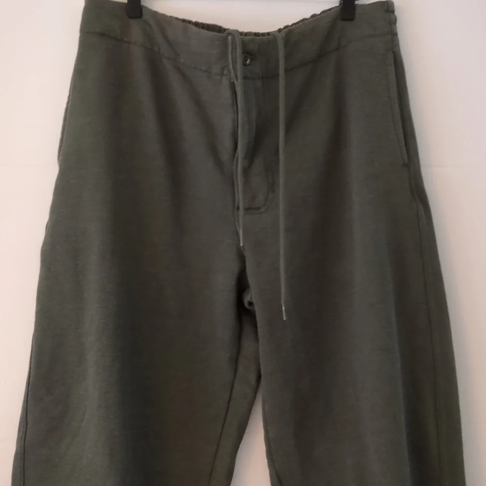 UO BDG Men's Relaxed fit Bowed Sweatpants Barely Green Athleasure Cozy Cabin L